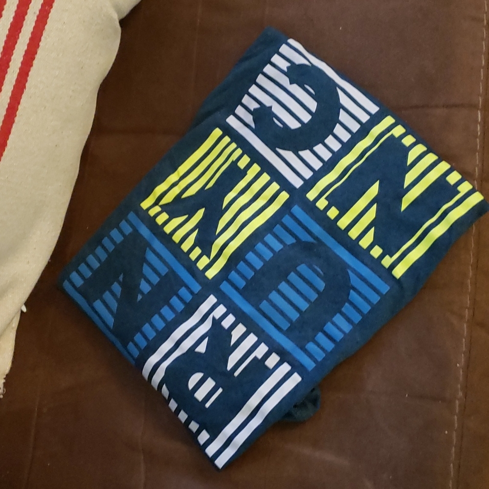 Old Navy T-Shirt - Picture 3 of 5